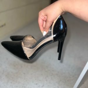 Pointed toe shiny black heels